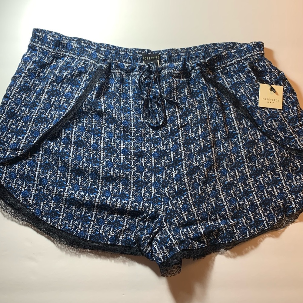 Forever 21 Paper Bag Ruched Waist Shorts, EUC